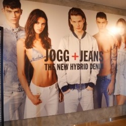 エッジが効いた【ディーゼル】新作ボーイフレンドデニム