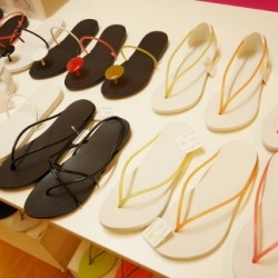 スタイリッシュなストラップがおしゃれ 【Ipanema】大人のビーチサンダル