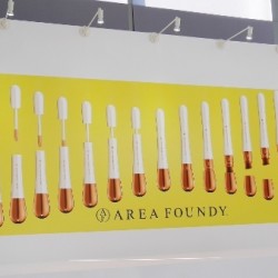 誰もが一瞬できれいになるエリア塗り【光とツヤの部分ファンデ】