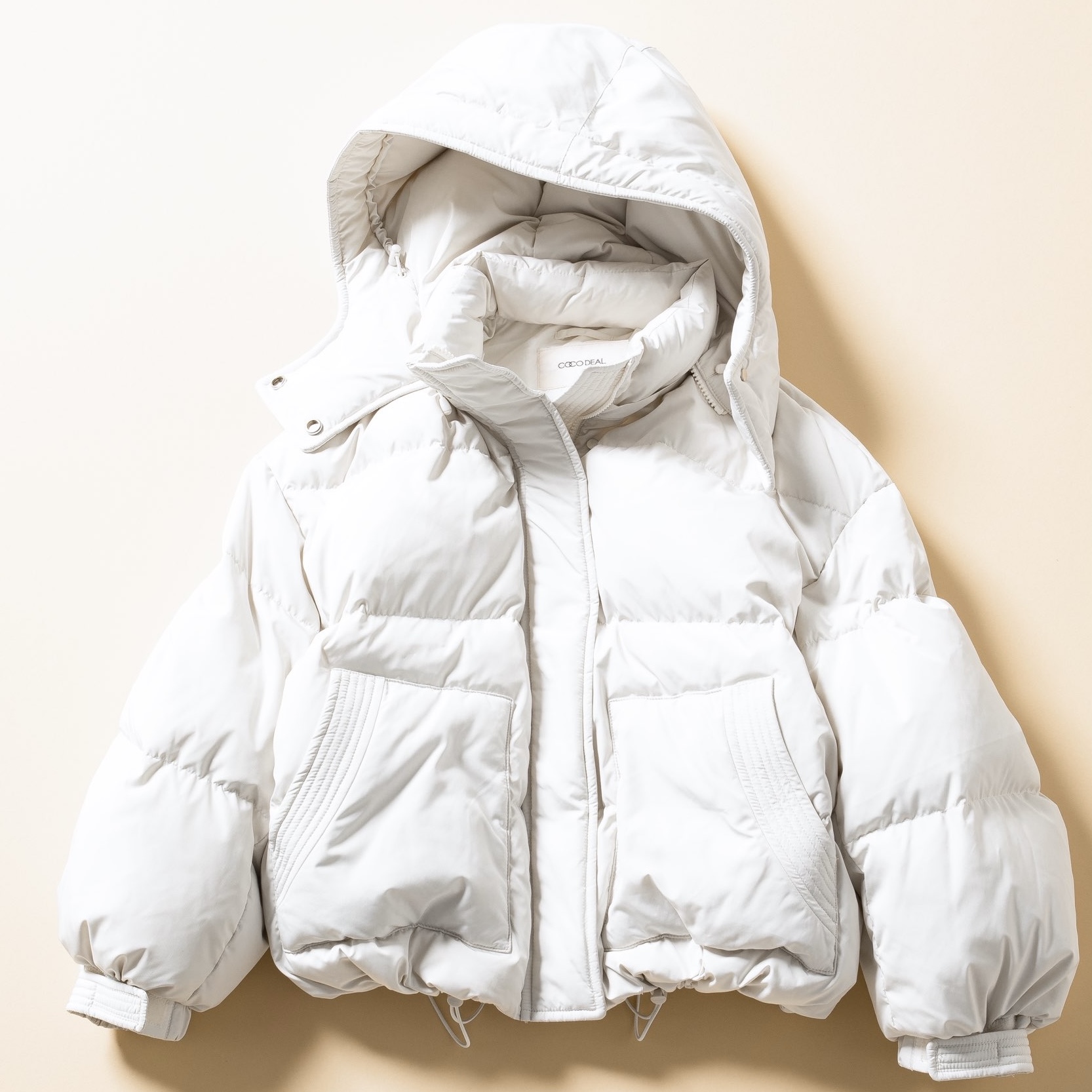 冬デート服】ホワイトダウン×ロングスカートの女っぽいコーデ3選 - JJ