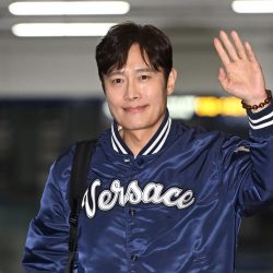 韓国俳優 イ・ビョンホンのスポーティーな私服ショット